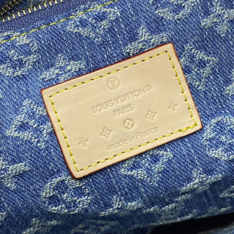 LV M24317 Louis Vuitton Pochette Cosmétique GM Blue