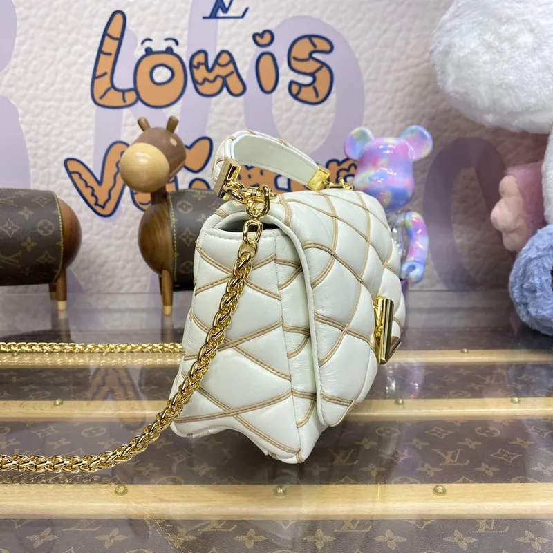 LV M24186 Louis Vuitton GO 14 MM Bag Off white