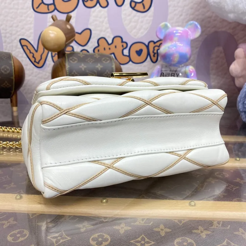 LV M24186 Louis Vuitton GO 14 MM Bag Off white