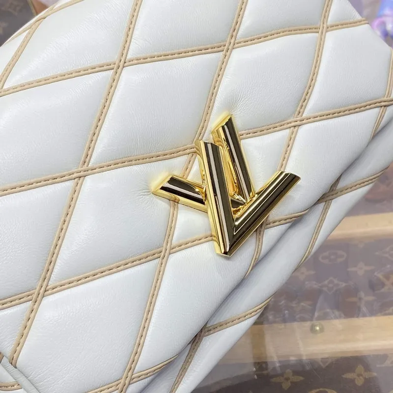 LV M24186 Louis Vuitton GO 14 MM Bag Off white