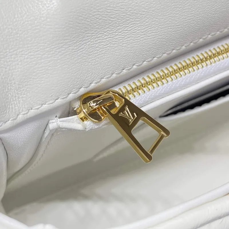 LV M24186 Louis Vuitton GO 14 MM Bag Off white