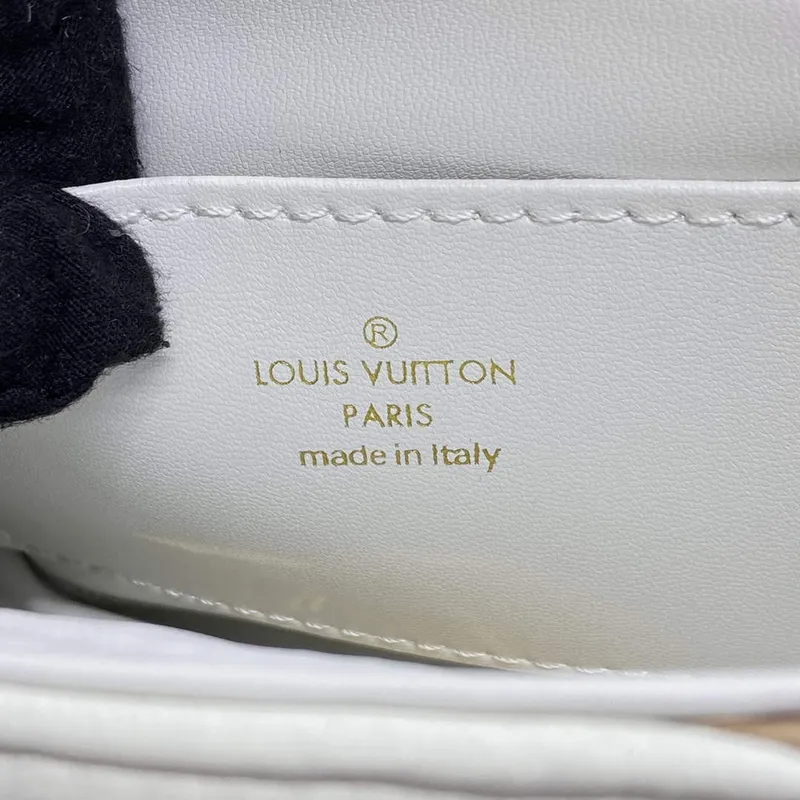 LV M24186 Louis Vuitton GO 14 MM Bag Off white
