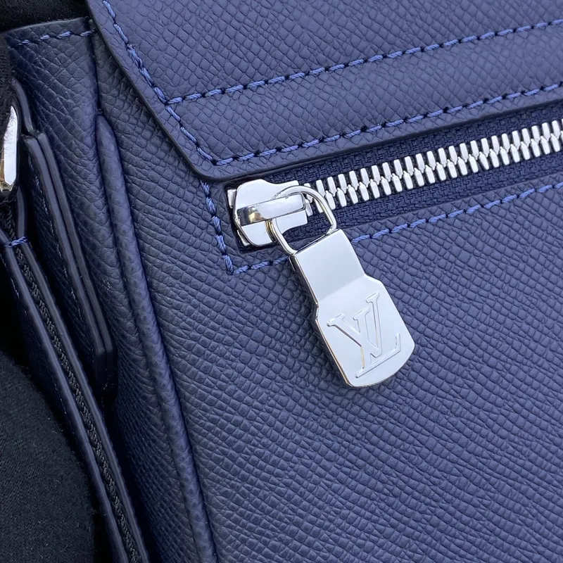 LV M30969 Louis Vuitton District PM Messenger Bag Taiga Midnight Blue