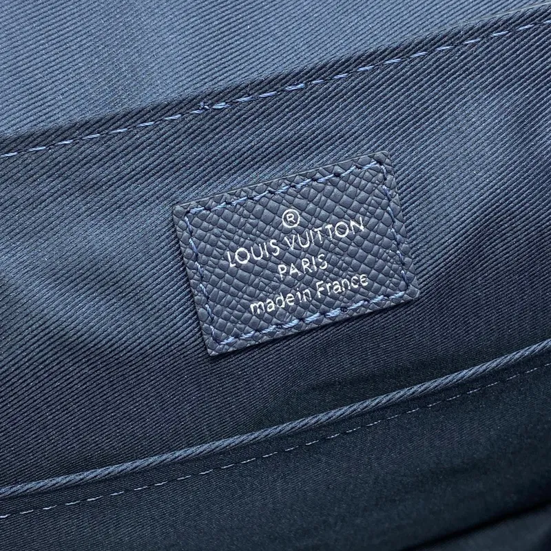 LV M30969 Louis Vuitton District PM Messenger Bag Taiga Midnight Blue