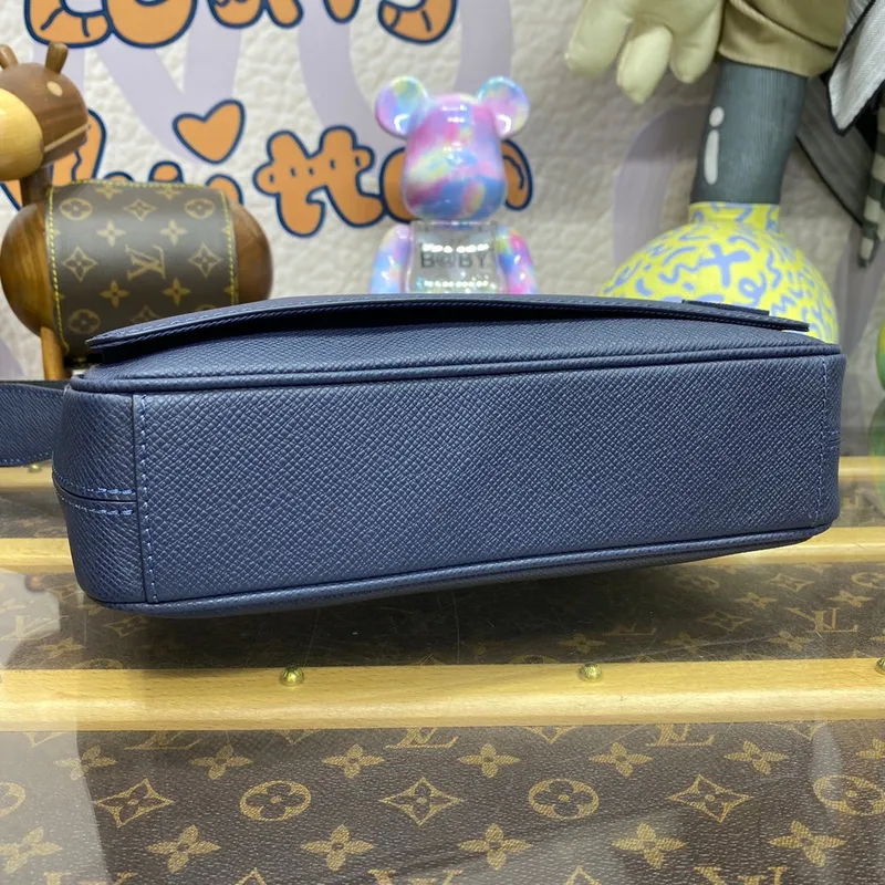 LV M30969 Louis Vuitton District PM Messenger Bag Taiga Midnight Blue