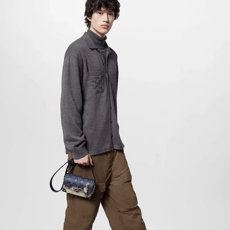 LV  M82900  Louis Vuitton Steamer Wearable Wallet Ink Blue