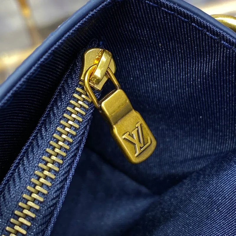 LV  M82900  Louis Vuitton Steamer Wearable Wallet Ink Blue