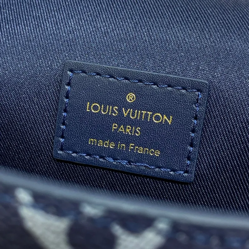 LV  M82900  Louis Vuitton Steamer Wearable Wallet Ink Blue