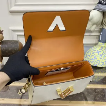 LV M22236 Louis Vuitton Twist MM Handbag Quartz