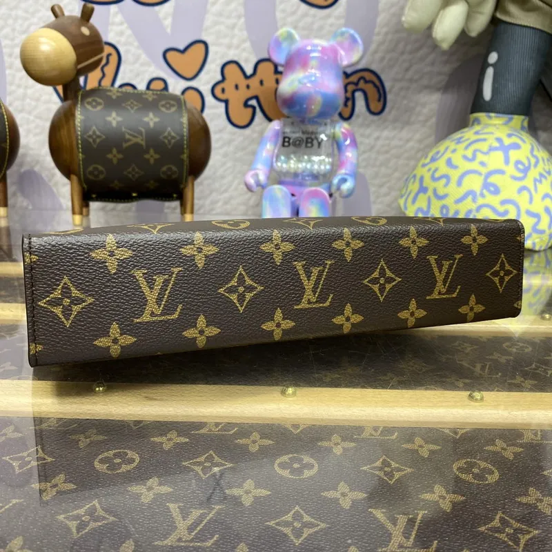 LV M82854 Louis Vuitton Pochette Voyage MM Bag Green