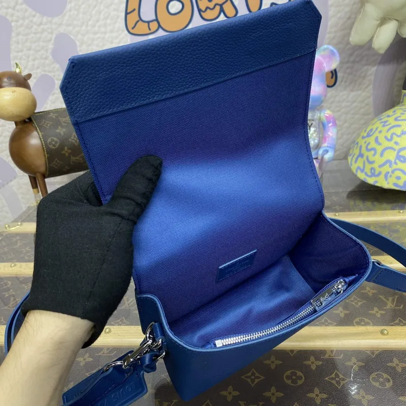 LV M82804 Louis Vuitton Fastline Wearable Wallet Dark Blue