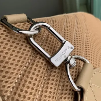 LV M23765 Louis Vuitton Pilot Slingbag Sable Beige