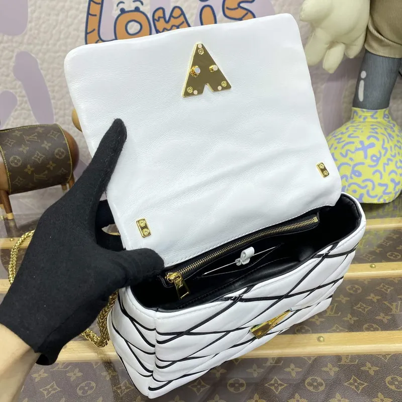 LV M22890 Louis Vuitton GO 14 MM Bag White/Black