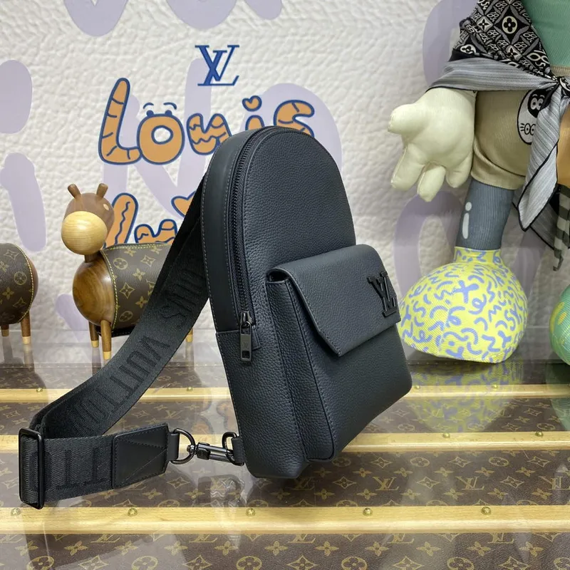 LV M23736 Louis Vuitton Pilot Slingbag Black