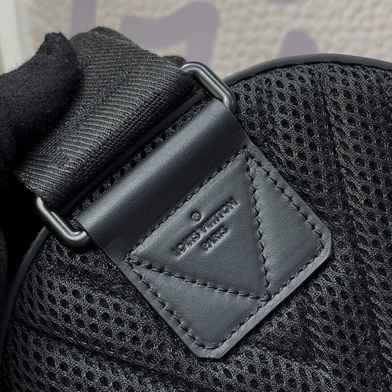 LV M23736 Louis Vuitton Pilot Slingbag Black