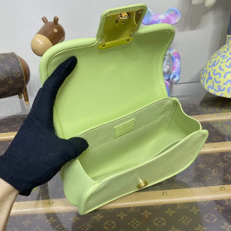 LV M22725 Louis Vuitton Hide and Seek Bag Vert Noto Green