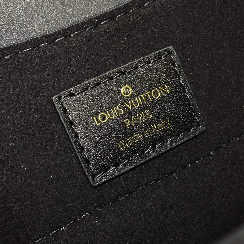 LV M22724 Louis Vuitton Hide and Seek Bag Black