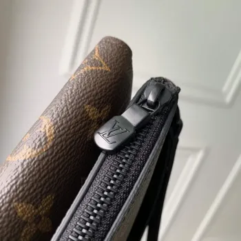LV M82598 Louis Vuitton Pochette S Lock Brown