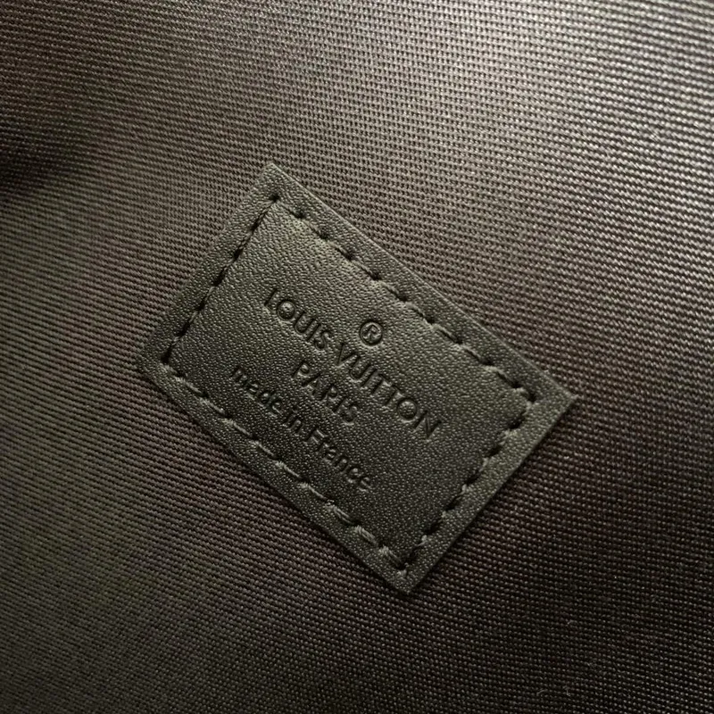 LV M82598 Louis Vuitton Pochette S Lock Black