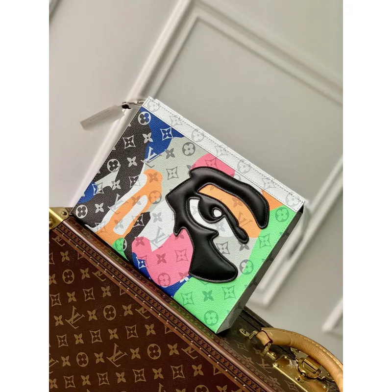 LV M82589 Louis Vuitton Pochette Voyage White