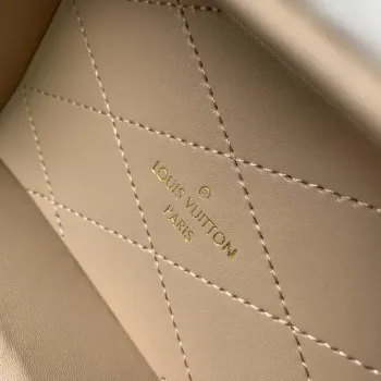 LV M10079 Louis Vuitton Camera Box Handbag White