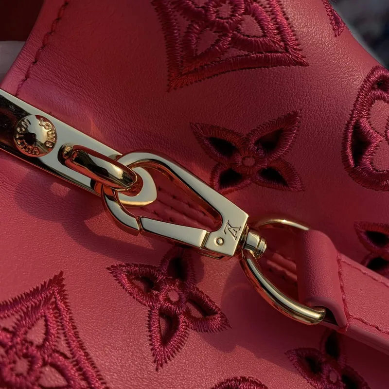 LV M22922 Louis Vuitton Capucines BB Handbag Pink