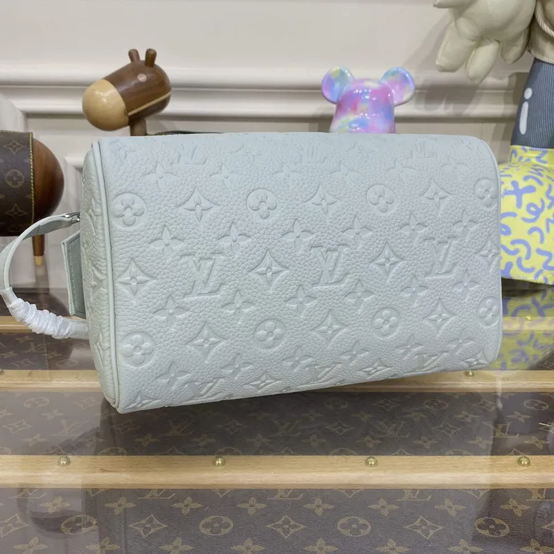 LV M82576 Louis Vuitton Dopp Kit Bag Off white