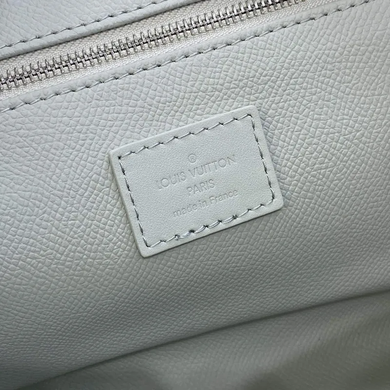 LV M82576 Louis Vuitton Dopp Kit Bag Off white