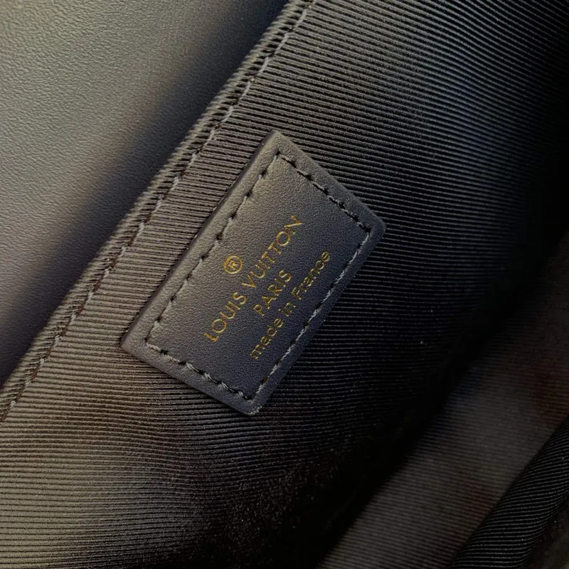 LV M22834 Louis Vuitton Pochette Métis East West Handbag Blue