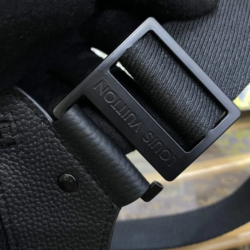 LV M57081 Louis Vuitton Takeoff Slingbag Black