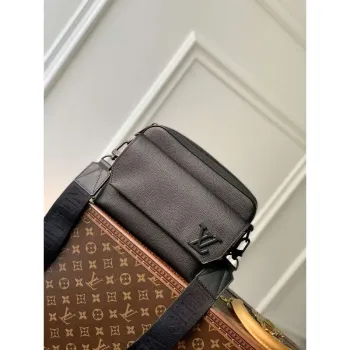 LV M22482 Louis Vuitton Fastline Messenger Black