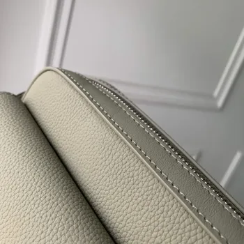 LV M22611 Louis Vuitton Fastline Messenger Gray