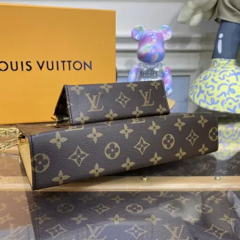 LV M81412 Louis Vuitton Toiletry Pouch On Chain