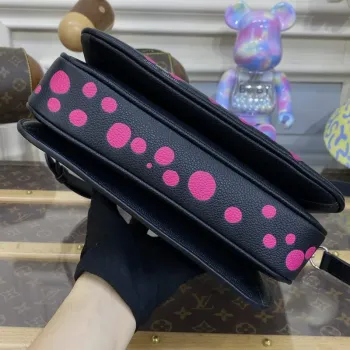 LV M46420 Louis Vuitton LV x YK Pochette Métis Black/Fuchsia