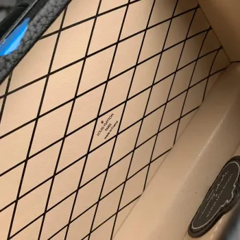 LV M21621 Louis Vuitton LV x YK Petite Malle Bag