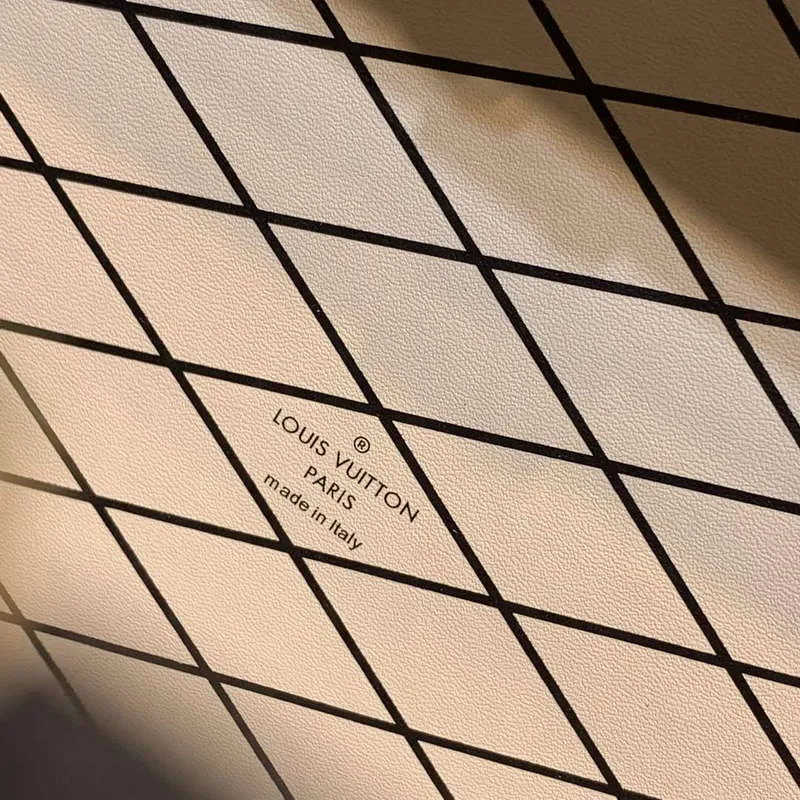 LV M46309 Louis Vuitton Petite Malle V Bag