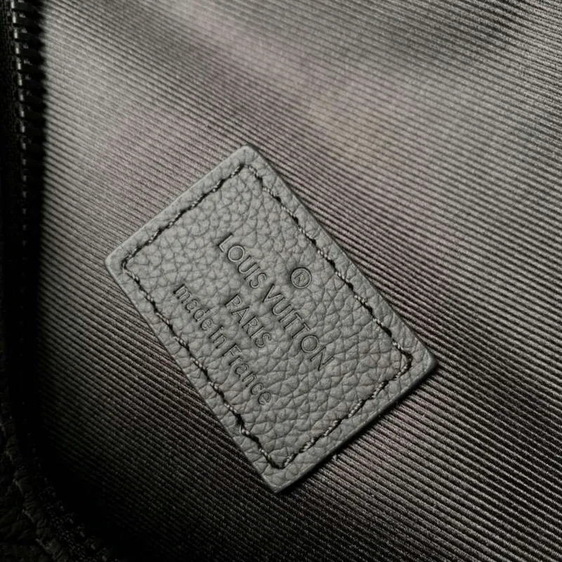 LV M46036 Louis Vuitton Discovery PM Bumbag Black