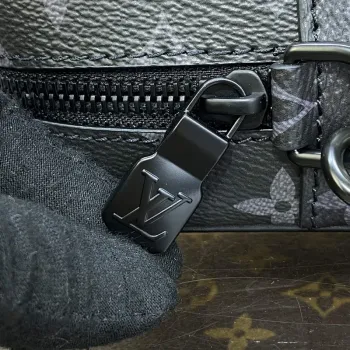 LV M82076 Louis Vuitton Pochette Kasai