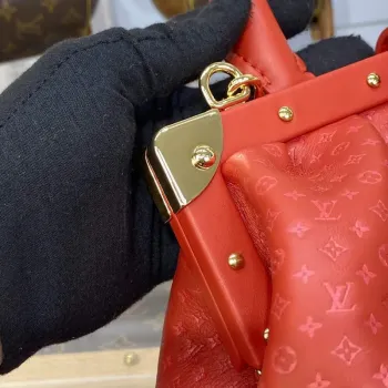 LV M22327 Louis Vuitton Monogram Clutch Red