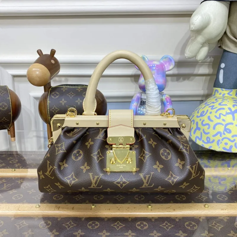 LV M46544 Louis Vuitton Monogram Clutch