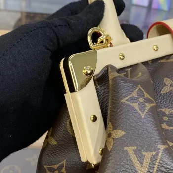 LV M46544 Louis Vuitton Monogram Clutch