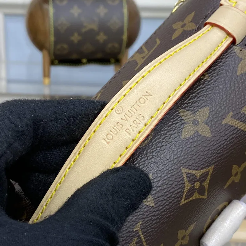 LV M46279 Louis Vuitton Pochette Métis East West Bag Presbyopia