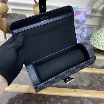 LV M32719 Louis Vuitton 3 Watch Case Taige Leather