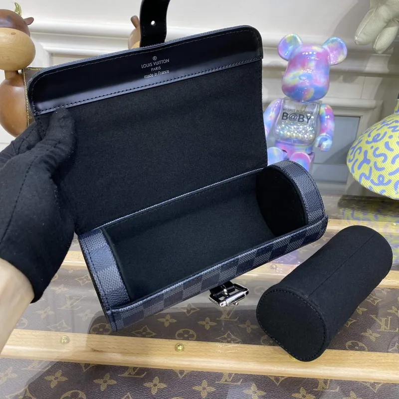 LV M32719 Louis Vuitton 3 Watch Case Taige Leather