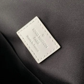 LV M21391 Louis Vuitton Discovery Backpack Black