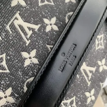 LV M21460 Louis Vuitton Side Trunk Bag
