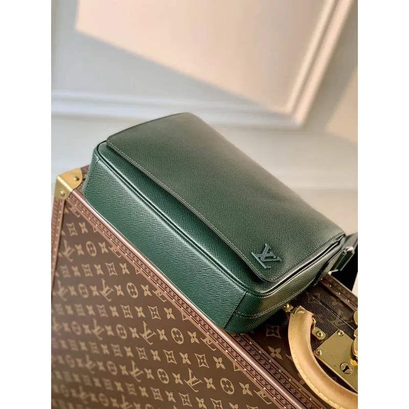 Louis Vuitton M30861 District PM Taiga infini Dark Green bag