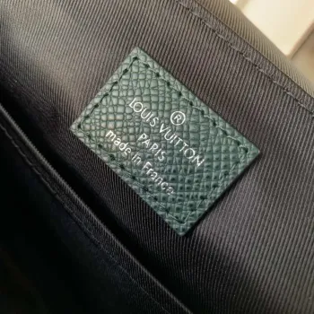 Louis Vuitton M30861 District PM Taiga infini Dark Green bag
