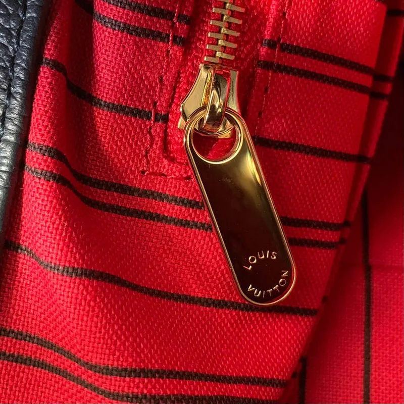 LV M41066 Louis Vuitton Artsy MM Handbag Black Red