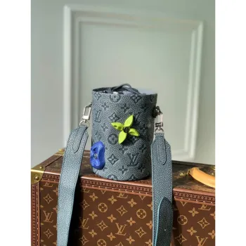 LV M81572 Louis Vuitton Chalk Pouch Bag Gray